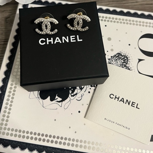 CHANEL Silver Faux Pearl & Crystal CC Stud Earrings - Picture 2 of 9